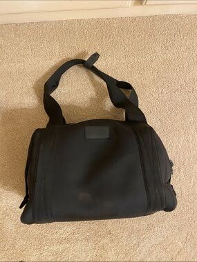 Dagne Dover Carryall gym bag
